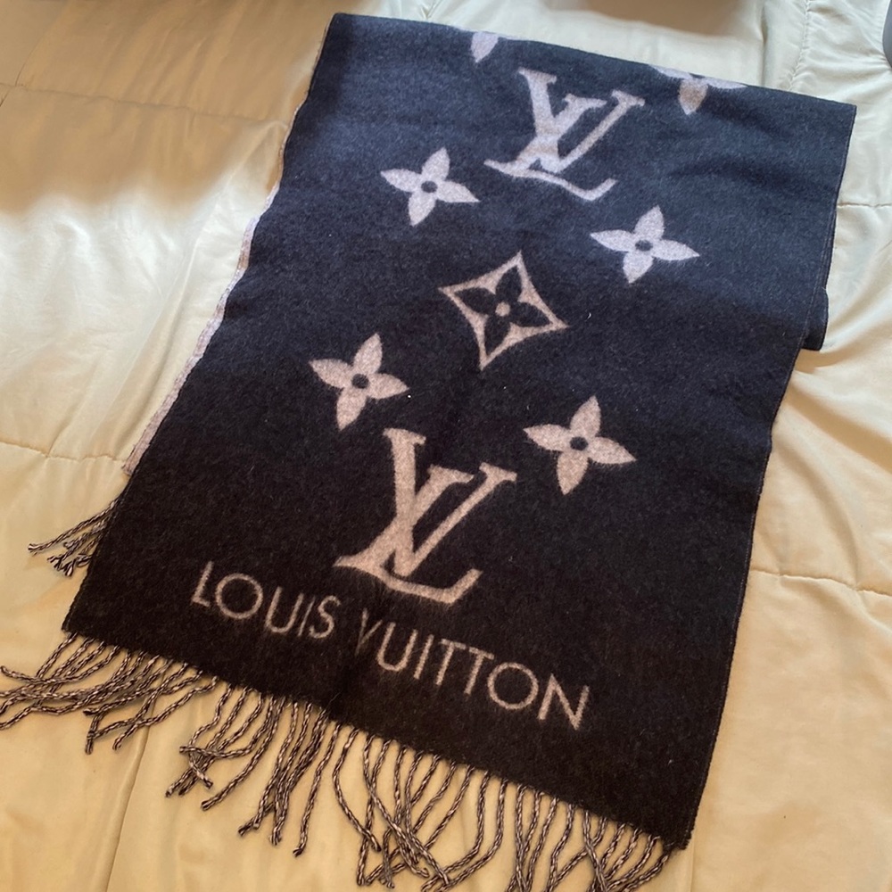Louis Vuitton 100% cashmere reversible scarf